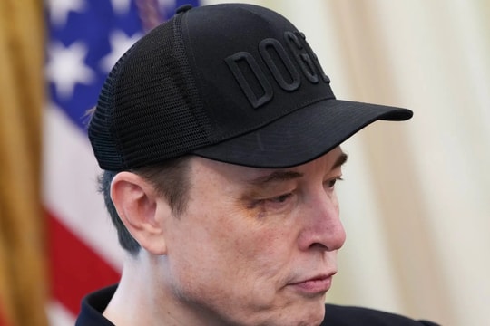 Elon Musk kể chuyện bị con trai đấm bầm một bên mắt, ông Trump lên tiếng
