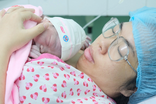 Phụ nữ sinh đủ 2 con được hỗ trợ nhà ở xã hội