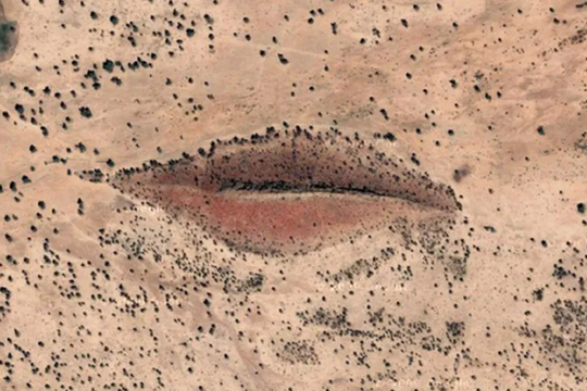 Ngọn đồi hình ‘đôi môi’ ở Sudan: Bí ẩn địa chất nhìn từ không gian