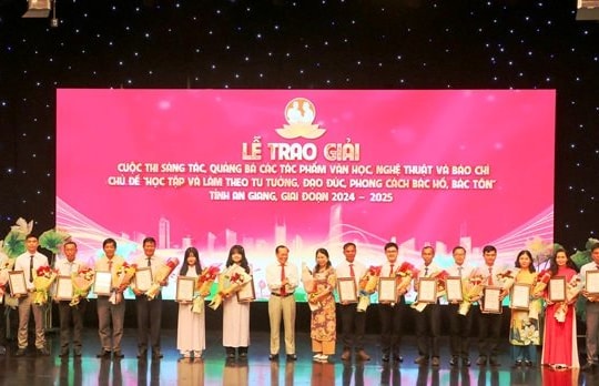 An Giang: 88 tác phẩm đạt giải cuộc thi 'Học tập và làm theo tư tưởng, đạo đức, phong cách Bác Hồ, Bác Tôn'