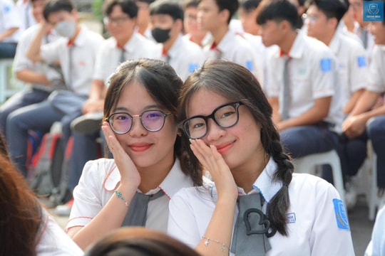 Hơn 76.000 học sinh TP.HCM làm thủ tục thi lớp 10