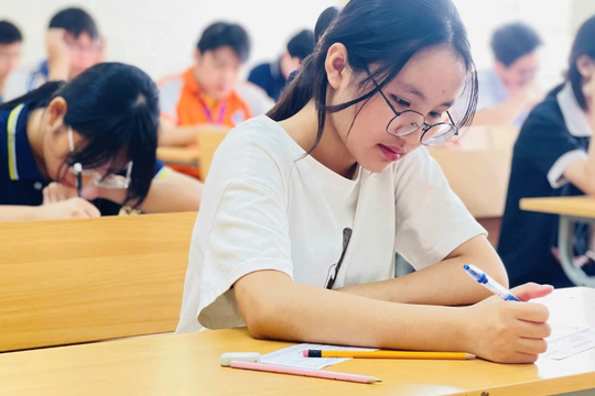 Sáng nay, gần 103.000 thí sinh Hà Nội chính thức làm thủ tục dự thi lớp 10