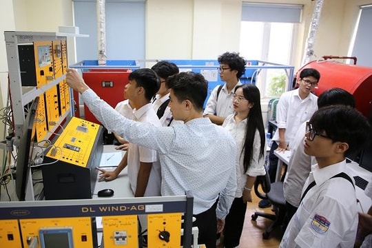 Thủ tướng chỉ thị dạy học 2 buổi/ngày, nâng cao năng lực AI cho học sinh