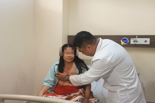 Người phụ nữ ở TP.HCM mất cả 2 vú vì tự chữa ung thư bằng cách... cho ong đốt