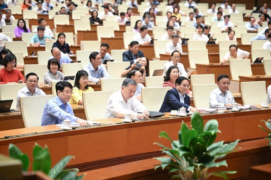 Quốc hội thông qua Nghị quyết sửa đổi, bổ sung một số điều của Hiến pháp năm 2013