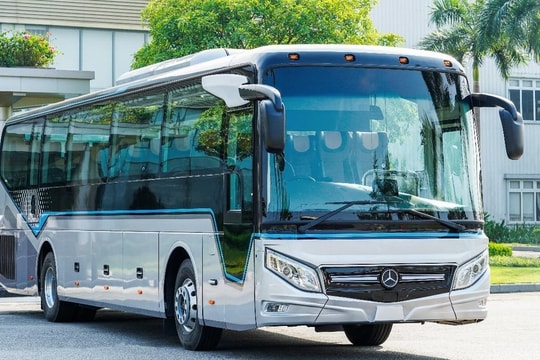 THACO AUTO xuất khẩu xe bus cao cấp Mercedes-Benz RS 1936 sang Thái Lan
