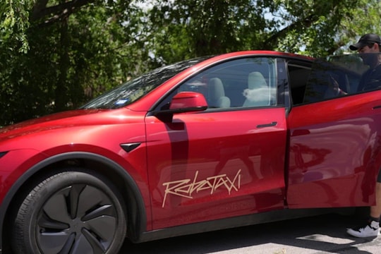 Tesla phát triển ô tô điện Halo có camera tự làm sạch, tránh bị hỏng và dính bụi cho dịch vụ robotaxi