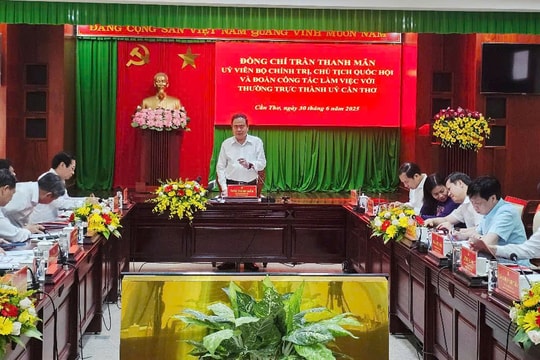 Chủ tịch Quốc hội Trần Thanh Mẫn kiểm tra hành chính công, làm việc với Thành ủy Cần Thơ
