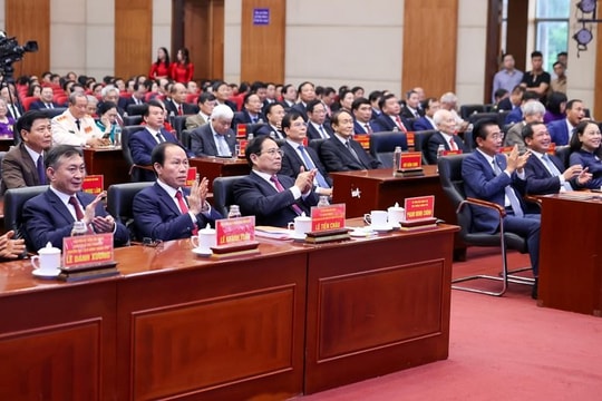 Cả nước đồng loạt công bố sáp nhập đơn vị hành chính và chỉ định nhân sự
