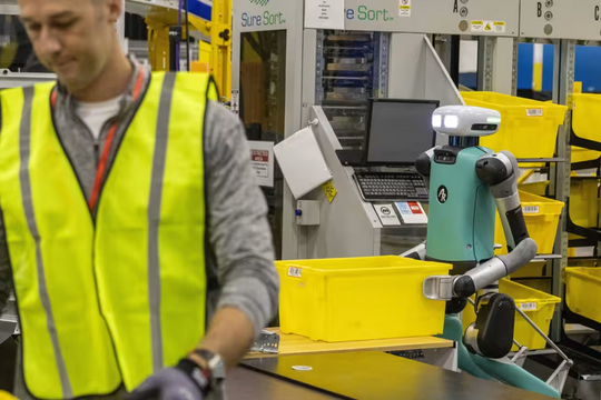Lý do Amazon dè dặt trong việc phát triển robot hình người