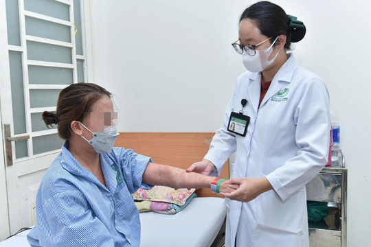 Dùng thuốc 'giảm mỡ bụng và collagen', người phụ nữ 40 tuổi ở TP.HCM nguy kịch