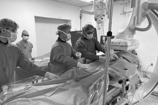 Bé trai 2 tuổi bị bỏng 60% cơ thể thoát chết nhờ ghép da từ mẹ