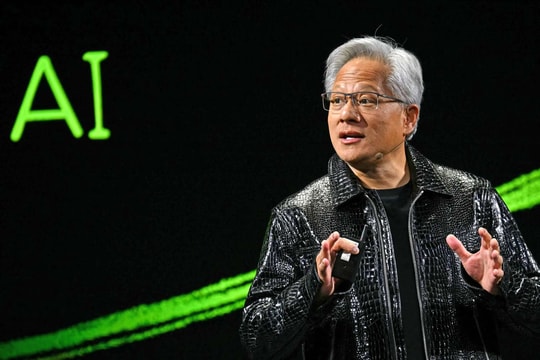 CEO Nvidia hé lộ bí kíp dùng nhiều AI để có câu trả lời tốt nhất