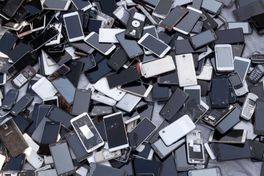 Chiết xuất các vật liệu quý giá từ hàng triệu smartphone và máy tính bị hỏng