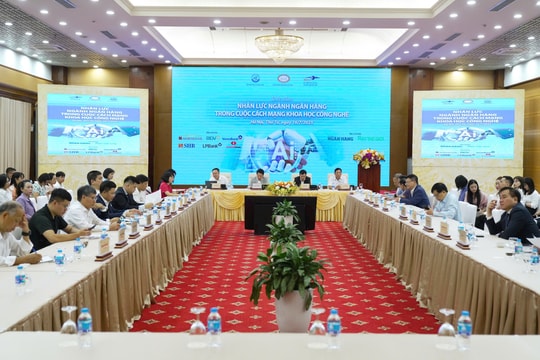 Ngân hàng 'khát' nhân lực số: Tuyển đã khó, giữ chân người tài còn khó hơn