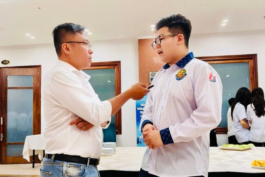 'Học cấp 2, con đã ước mơ làm việc trong ngân hàng'