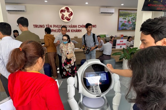 Vận hành chính quyền 2 cấp tại TP.HCM: Đưa robot vào hỗ trợ người dân