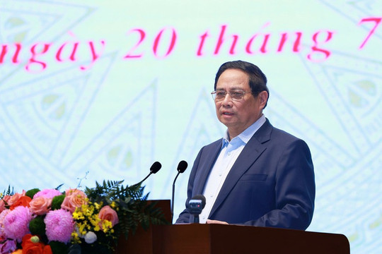 Thủ tướng: Đãi ngộ đặc biệt, thu hút ít nhất 100 chuyên gia hàng đầu về nước