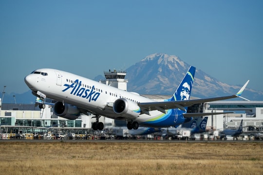 Alaska Airlines tê liệt vì sự cố IT bí ẩn có dấu vết hacker