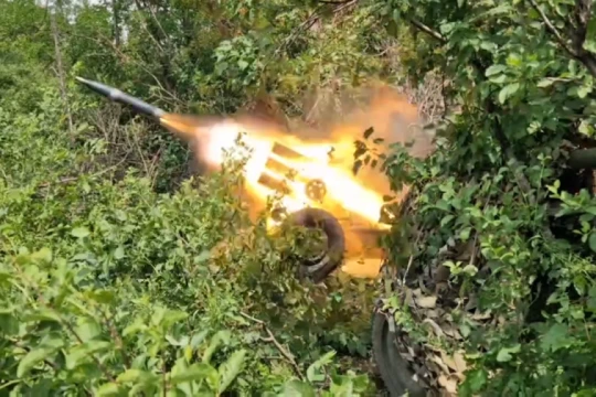 Drone FPV phơi bày điểm yếu của pháo phản lực Triều Tiên được Nga sử dụng