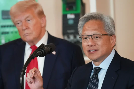 Jensen Huang vượt Elon Musk, Tim Cook về tầm ảnh hưởng ở Mỹ