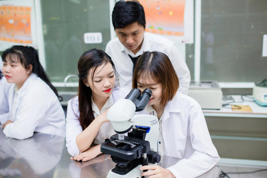 Điểm sàn các ngành y dược giảm 2 điểm so với năm 2024