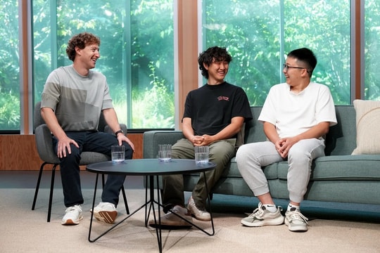 Thấy gì khi Zuckerberg ra mắt siêu sao làng AI - Shengjia Zhao?