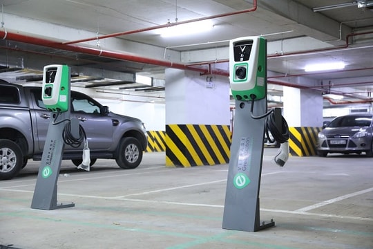 Cấm xe máy xăng: Hà Nội bố trí bãi đỗ xe - trạm sạc ở đâu?