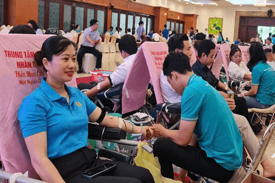 Giả nhân viên y tế báo 'kết quả hiến máu bất thường' để lừa đảo