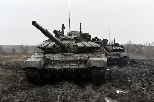 'Già gân' xe tăng T-72 vẫn được Nga và Ukraine trọng dụng, vì sao?