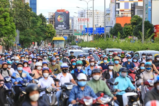 Chuyển đổi xe xăng sang xe điện - Bước đi táo bạo, cần thiết