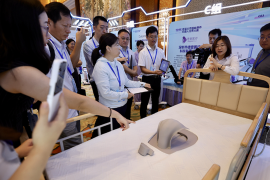 Bắc Kinh lần đầu tổ chức cuộc thi robot chăm sóc người cao tuổi