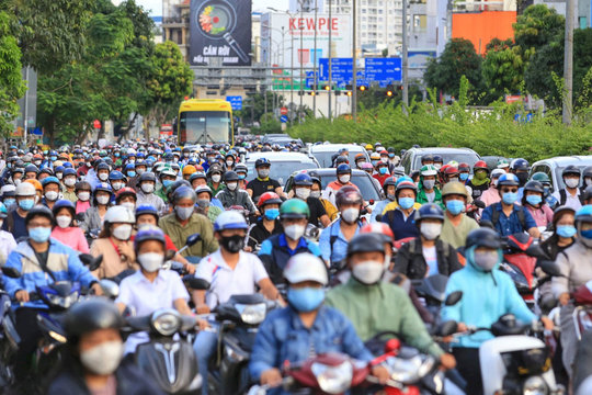 Muốn hạn chế xe cá nhân, không thể chỉ tập trung vào cấm đoán!