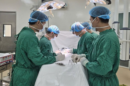 Người đàn ông ở Tây Ninh bị xe tải cán ngang qua bụng thoát chết kỳ diệu