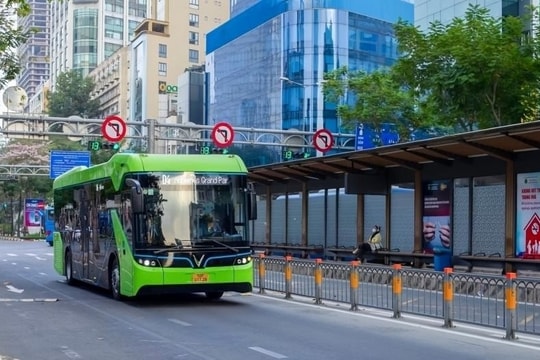 Giao thông xanh cho TP.HCM không chỉ là chuyển xe xăng sang xe điện