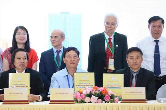 VASTI và Hội Dược sĩ Bệnh viện Việt Nam bắt tay thúc đẩy ứng dụng công nghệ cao vào y dược