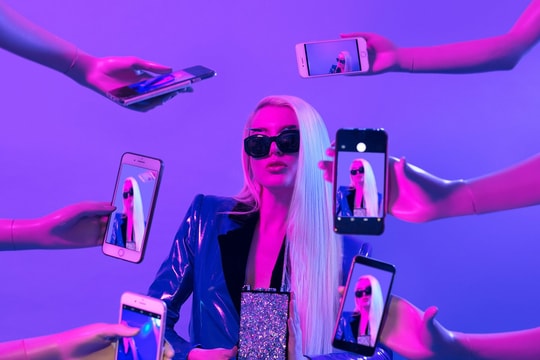 Gen Z 'nghiện' giải trí trên nền tảng số, giải trí truyền thống bị lãng quên