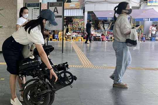 Hanoi Metro hạn chế mang xe đạp gấp gắn pin lithium lên tàu