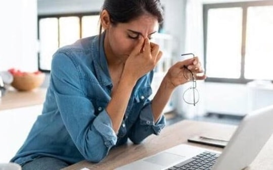 Chuyên gia cảnh báo chứng loạn thần do AI ở Gen Z và Gen Alpha