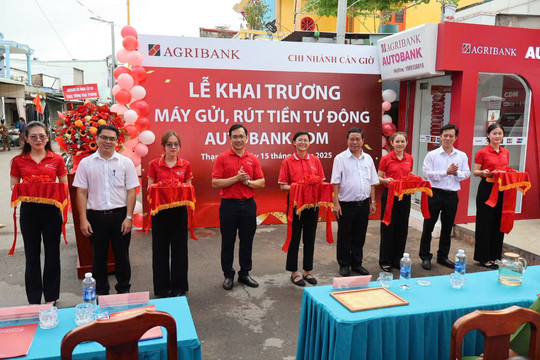 Agribank mang dịch vụ ngân hàng hiện đại thắp sáng hy vọng phát triển tại xã đảo Thạnh An