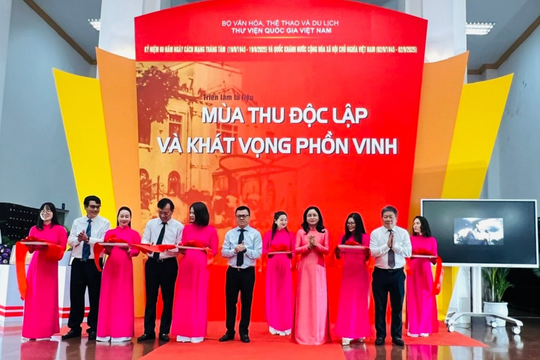 Gần 1.000 tư liệu tại triển lãm ‘Mùa thu độc lập và khát vọng phồn vinh’