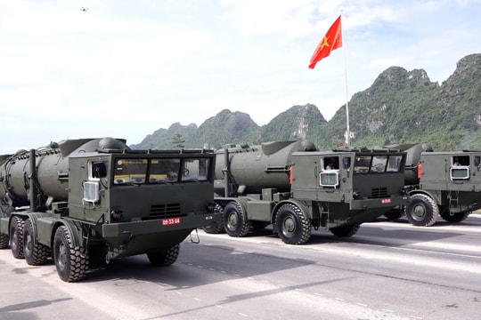 Tên lửa 4K44 Redut-M - khắc tinh tàu sân bay - tham gia diễu binh đại lễ 2.9