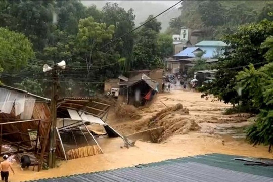 Áp thấp nhiệt đới trên Biển Đông, mưa lớn trên diện rộng: Cảnh báo nhiều nơi có nguy cơ lũ quét, sạt lở