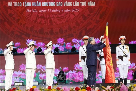 Lực lượng Công an nhân dân đón nhận Huân chương Sao vàng lần thứ 5