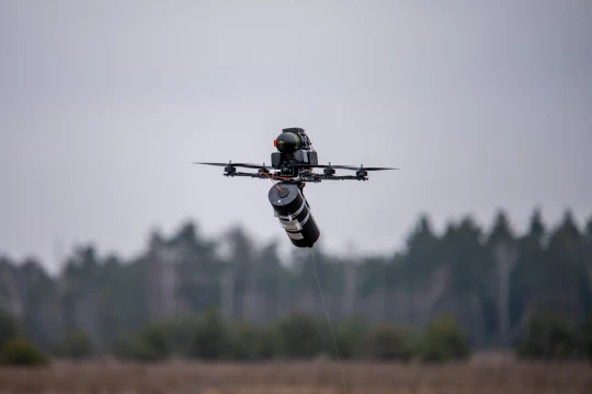 Ukraine tạo drone cáp quang bay xa 100km, miễn nhiễm tác chiến điện tử