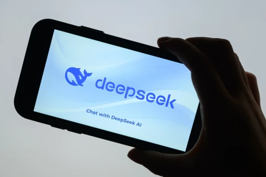 DeepSeek: V3.1 mở đường cho tác tử AI, Trung Quốc sắp ra chip AI thế hệ mới