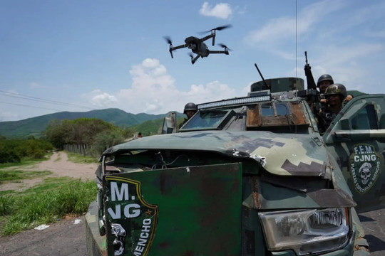 Cuộc chiến cartel thời drone: Chính quyền cũng đành bó tay