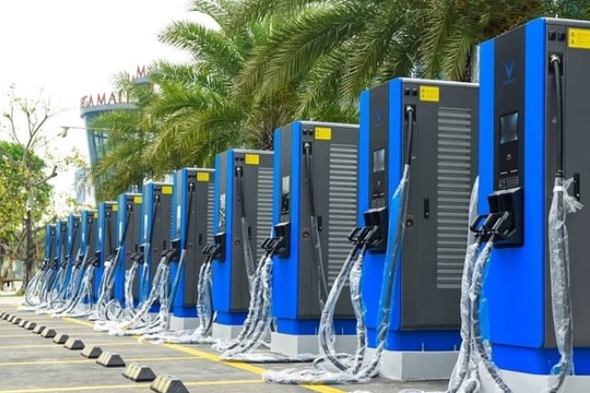 Xe điện tăng nhanh và sự thách thức về trạm sạc