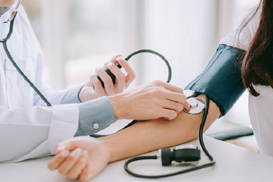 Máy đo huyết áp tại nhiều bệnh viện hiện nay có chính xác không?