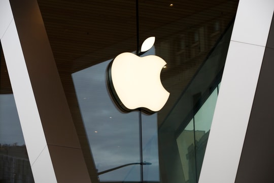 Anh phạt Apple vì chuyển tiền cho công ty Nga